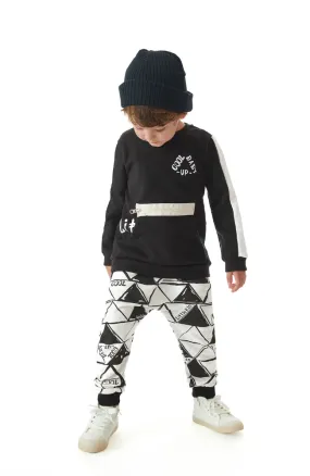 Zipper Sweatshirt & Graphic Triangle Jogger in Black